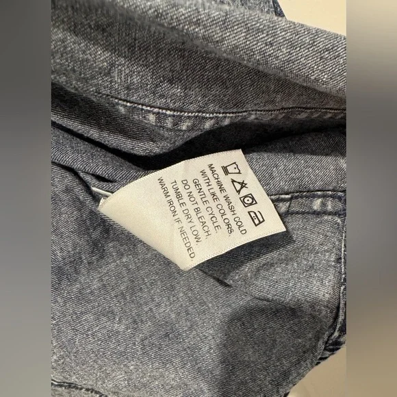 Levi’s Denim Button-Up Shirt - Picture 5 of 16